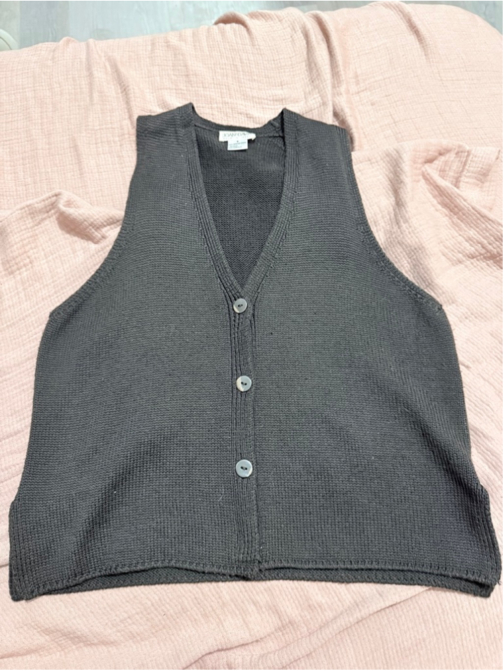 Women's JOAN & DAVID 90s wool silk
Blend espresso brown V-Neck Sweater Vest S/m